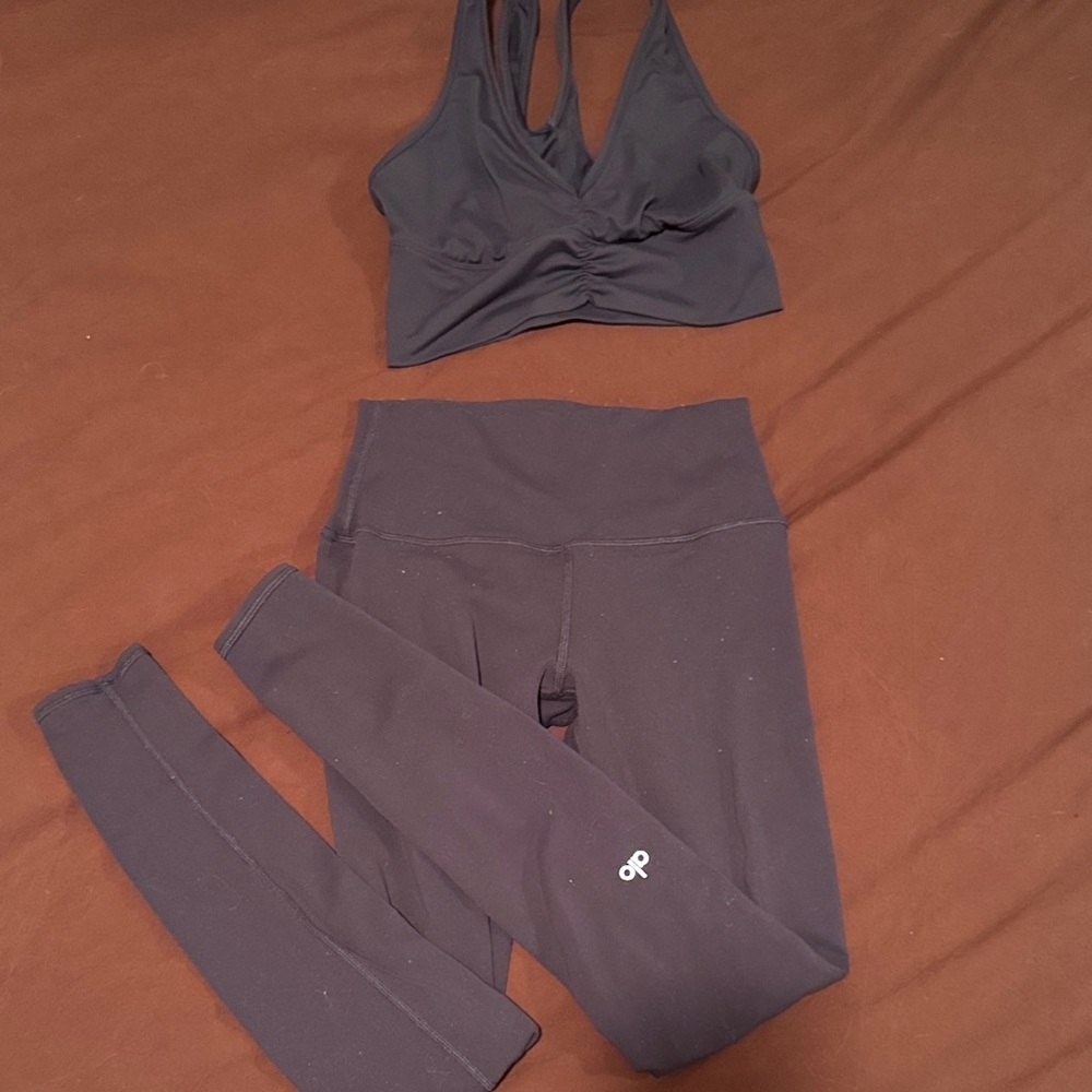 ALO Yoga Dark Gray Sports Bra and Leggings Set